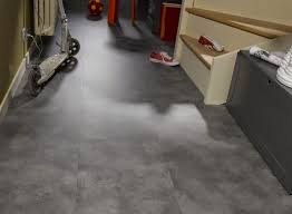 Laminat Parke Serisi Alsafloor Medina Ozel Puruzsuz Doku Bicimi Dikdortgen Fayans Donuk Beton Zeminlerin Izlenimi Yaratir Var Ka Eskitme Ahsap Modern Ic Mekanlar Ve Tasarim