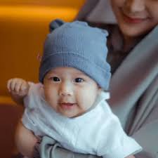 Momen Denise Chariesta Momong Baby Jaden Bowen, Dedikasikan Hidup yang  Layak untuk Putranya