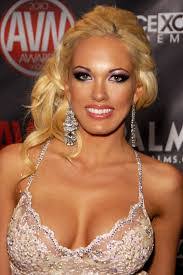 Ariel Hendrix's Instagram, Twitter & Facebook