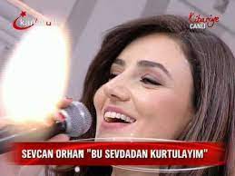 Alişan'ın sevcan orhan'ın köpeği 'zuzu' ile imtihanı her şey dahil'e konuk olan güçlü ve güzel sesi ile türkücü sevcan orhan'a canlı yayında alişan ve çağla şikel'den sürpriz yapıldı.sevcan orhan, stüdyoya gelen köpeği zuzuyu alişan'a sevdirmeye çalışması stüdyodaki ve ekran başındaki izleyicilere hoş anlar yaşattı Sevcan Orhan Bu Sevdadan Kurtulayim Kibariye 11 11 2011 Youtube