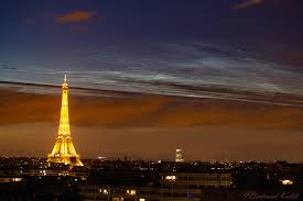 Domingo 28 de marzo de 2021 03:00 — domingo 31 de octubre de 2021 02:00. Nubes Noctilucentes Captadas Sobre Paris Francia El Universo Hoy