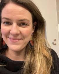 Ashley Lindsay's Instagram, Twitter & Facebook