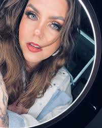 Darcy Lambert's Instagram, Twitter & Facebook