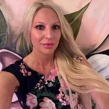 Are there any Corgis available in AZ or CA area?