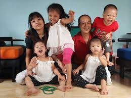 Sau những phát ngôn khiến nhiều người bức xúc tài khoản fb của nsưt đức hải bất ngờ biến mất 1 cách khó hiều. 40 Tuá»•i Má»›i Láº¥y Vá»£ Tráº» NsÆ°t Ä'á»©c Háº£i Lam Liá»n 4 Con 2 Tay 3 Binh Sá»¯a Cho Äƒn
