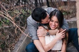 25 Non Cheesy Poses For Your Engagement Shoot Engagement Shoots Poses Bridal Musings Wedding Blog Engagement Shoots