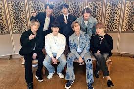 Streaming online full album serta dapatkan koleksi playlist terbaikmu di download lagu bts film out mp3 gratis 320kbps (3.43 mb). Diproduseri Jungkook Bts Rilis Mv Sinematik Lagu Film Out