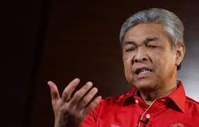 May 24, 2021 · shah alam, may 24 — former home minister datuk seri ahmad zahid hamidi took advantage of his position to reap monetary benefits for himself, prosecutors in zahid's foreign visa system (vln) corruption trial told the high court today. Umno Mps Must Vote Against Emergency Says Ahmad Zahid The Star