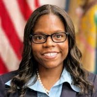 Leanna Shields's Instagram, Twitter & Facebook