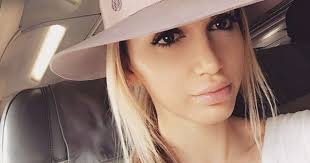 Lori and boyfriend coded message each other? (Photo)