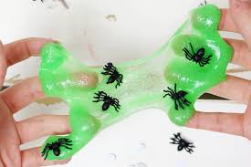 Ich habe auf yt gesehen, dass man slime mit kleber, rasierschaum und waschmittel selber machen kann. Diy Slime Selber Machen 2 Einfache Anleitungen Fur Halloween