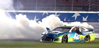 Drivers, aero package, winner's purse. Nascar Kyle Larson Wins All Star Race Million Dollars Charlotte Observer
