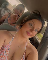 Erin Kaman's Instagram, Twitter & Facebook