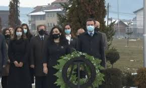 Varri i presidentit ibrahim rugova, velani, prishtinë. Vjosa Osmani E Albin Kurti Bejne Homazhe Tek Varri I Presidentit Historik Ibrahim Rugova
