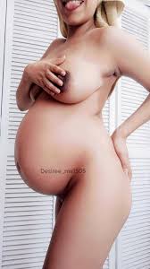 孕妇裸体 - 沉浸在晨间唤醒的性感魅力中