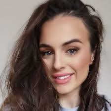 Amanda Mcgoldrick's Instagram, Twitter & Facebook