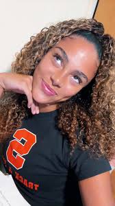 nails def not checked buttttt💅🏽💅🏽 #curlyhair