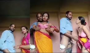 Desi bhabhi in saree enjoying fully with husband in xxx video