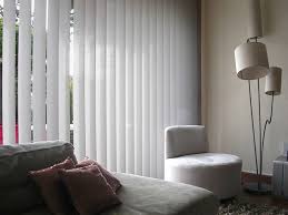Nous produisons le plus grand choix des stores sur mesure et vendez en ligne. Batistore Store Californien A Bandes Verticales