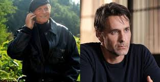 Raoul bova, reduce dal successo della fiction buongiorno mamma! andata in onda su canale 5, sarà il nuovo don matteo. Grirc U4fjixsm