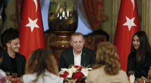 Alman bild'in haberine göre, fenerbaçe yönetiminin mesut özil ile görüştüğü ve. Hochzeit Von Mesut Ozil In Istanbul Recep Tayyip Erdogan Wird Erwartet