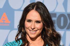 Jennifer love hewitt preparing for a valentine's day party in santa monica. Hhsabjvwzufgxm