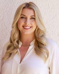 Jennifer Plunkett's Instagram, Twitter & Facebook