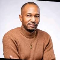 700+ "Dwight" profiles