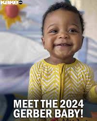 ADORABLE! 💕 Meet the new Gerber Baby, Sonny! For the first time ever,  parents of previous Gerber Babies joined the selection panel and were  captivated by Sonny's bright smile and sunny disposition.