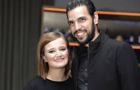 28 29 a edição do álbum foi antecedida, em meados de outubro, pelo lançamento do single balelas. Caras Carolina Deslandes Planeia Casamento Vai Ter Um Conceito Diferente Mas Muito Divertido