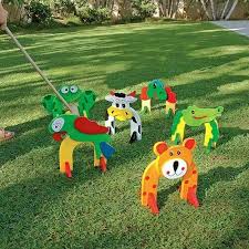 Con los juegos al aire libre se pretende que los niños aprendan de la forma más divertida. Pin De Mensajes Cristianos En Material Didactico Juegos Para Ninos Juegos De Madera Juegos Al Aire Libre