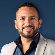 Very excited to share that I've joined JPMorganChase as and Executive  Director of UX! Thank you to Mia Bohleman and Catherine Sun for this  opportunity. Looking forward to the journey! 🚀 |