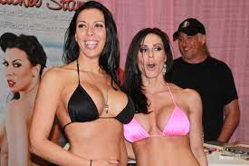 File:Rachel Starr and Kendra Lust at Exxxotica New Jersey 2013 .jpg 
