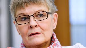 Olofsson rasar mot "socialister" på SVT