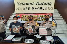 Dapatkan berbagai benefit seperti exclusive item, in game currency, double experience/drop rate dan masih banyak lagi yang diberikan oleh game publisher. Dihamili Pacarnya Pelajar Smk Magelang Gugurkan Janin Di Kamar Mandi Apotek
