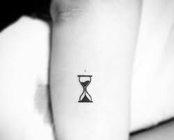 Tattoos Notitle Tattoos Tattoo No Title Tat Tatowieru Tattoo In 2020 Discreet Tattoos Tiny Wrist Tattoos Hourglass Tattoo