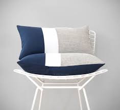 Nautische Chambray Colorblock Kissenbezug 12 X 20 Minimale Home Decor Von Jillianrenedecor Dekorative Kissen Marine Creme Und Sand Leinen Deco Maison Decoration Maison Style