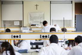 Photo Visite du pape en France : au mépris de la laïcité l'enseignement ...