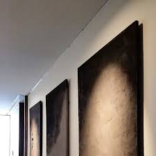 Hooks that are mainly used in spaces where art objects have to be changed regularly so that the hooks have to be easily placed and moved. Artiteq Shadowline Drywall Rail Picture World