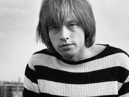 Traición amorosa, drogas y una piscina: el día que los Rolling Stones  despidieron a Brian Jones, desatando una tragedia