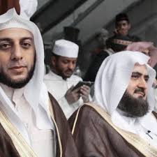 Syekh ali jaber melanjutkan, dirinya tidak mengetahui apakah pelaku beraksi seorang diri atau ada orang lain yang mungkin melarikan diri setelah penusukan. Kondisi Terkini Syeikh Ali Jaber Sudah Membaik Setelah Terkena Gas Air Mata Di Kepala