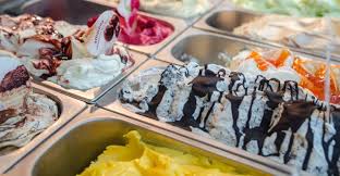 Masukan susu cair dan oreo ke dalam kaleng kue bekas, tutup rapat. Mesin Es Krim Mesin Ice Cream Toko Mesin Kemasan Mesin Makanan Plastik Kemasan