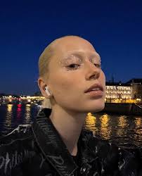 Beauty with Lara Violetta