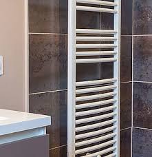 Une chaudière à gaz chauffe l'eau qui est transportée dans le circuit de canalisations jusqu'aux radiateurs. Quelle Est La Consommation D Un Seche Serviettes Totalenergies