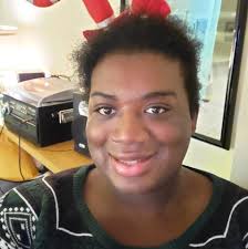 Which pan is better for pineapple upside-down pound cake, a 2-piece tube  pan or a bundt pan?