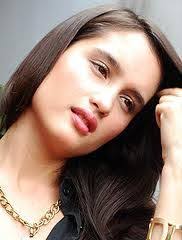 Cinta Laura Is An Actress And Singer Of Indonesia Her Full Name Is Cinta Laura Kiehl She Is Becoming Known In The Public When She S S Actresses Singer Celebs
