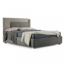 È un letto matrimoniale con un design molto semplice. Letto Matrimoniale Imbottito Con Box Contenitore Anghiari