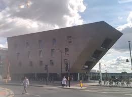 This Building Looks Like The Sandcrawler From Star Wars Star Wars My House Funny Pictures