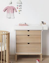 nbsp stokke home dressernow in natural stokke home dresser is the perfect storage space for your baby commode bebe tapis chambre bebe chambre bebe aubert