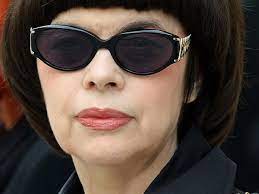 Unsere dienstleistungen im bereich zahnimplantate. Mireille Mathieu Sie Spricht Uber Ihr Trauriges Leben Bunte De